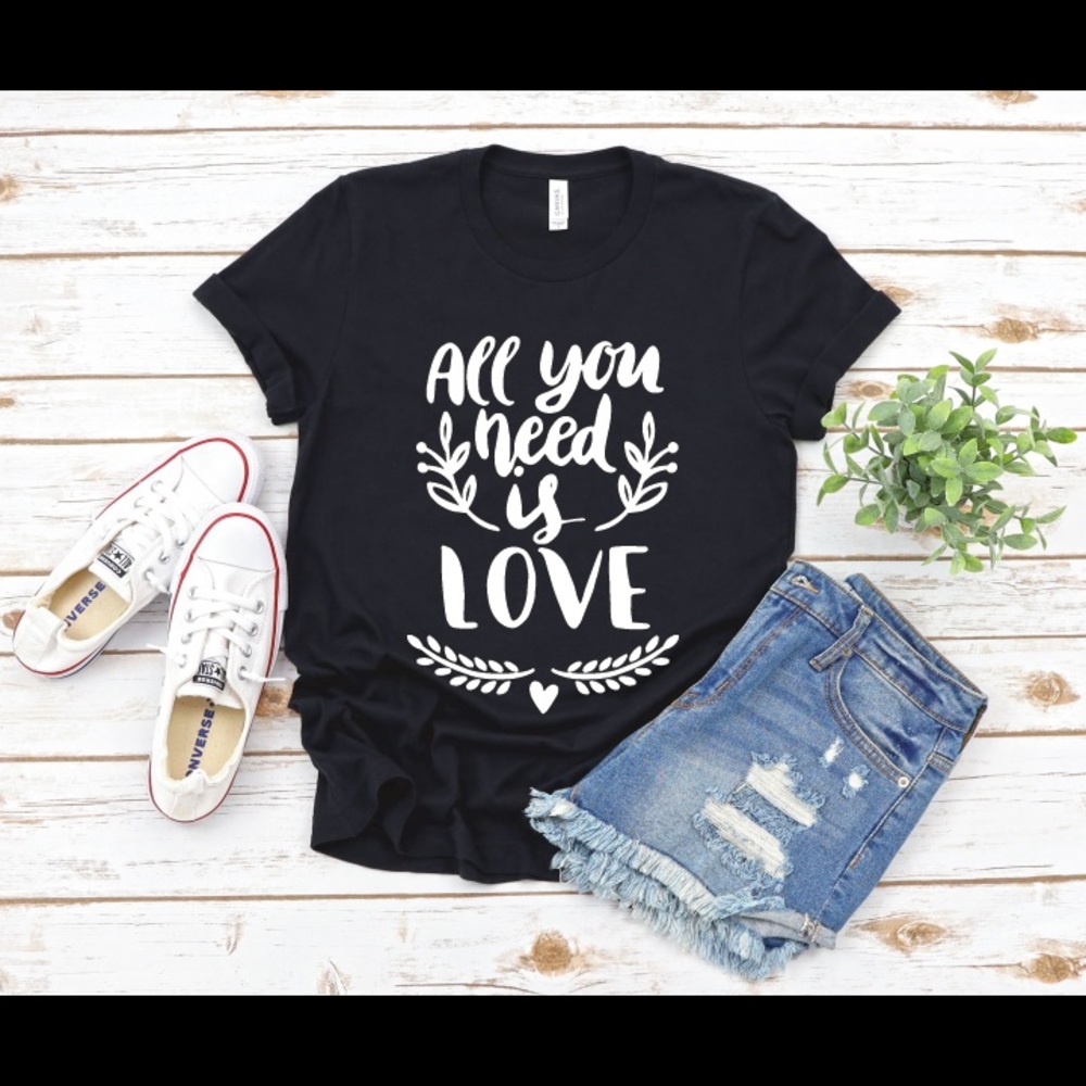 All u need is love T-shirt’s